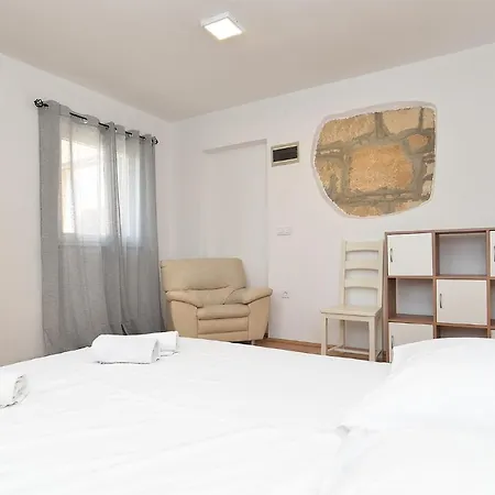 House Dragan 1231 שטיניאן